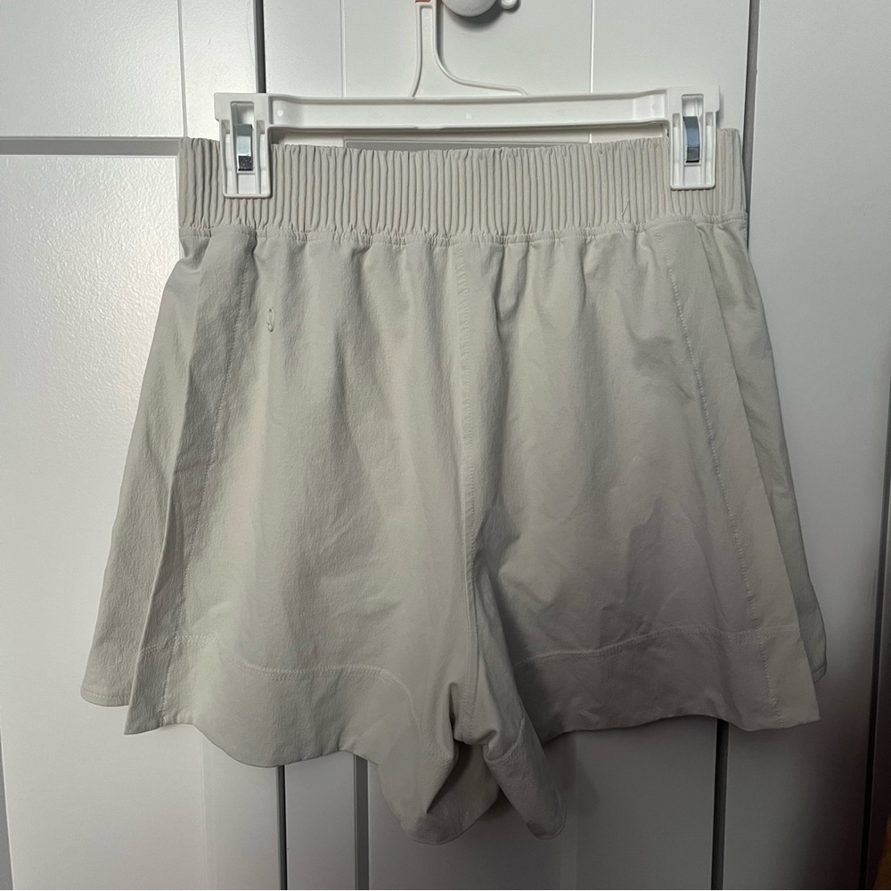 Lululemon Stretch Woven Relaxed-Fit High-Rise Short 4"